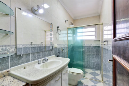 Sobrado à venda com 4 quartos, sendo 1 suíte, em Interlagos, São Paulo, SP