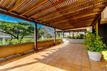 Casa à venda com 4 quartos, sendo 2 suítes, em Jardim Everest, São Paulo, SP