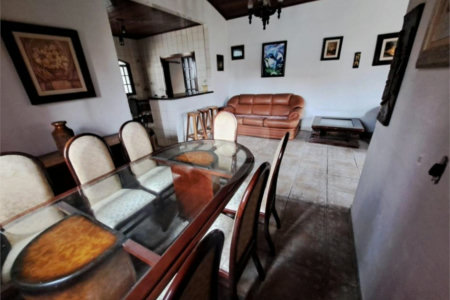 Casa à venda com 4 quartos, sendo 1 suíte, em Indaiá, Caraguatatuba, SP