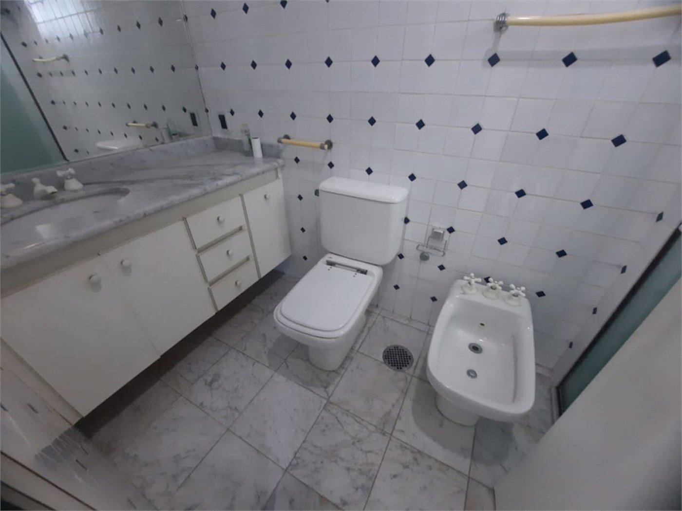 Apartamento Residencial à venda, Pitangueiras, Guarujá - AP0136.