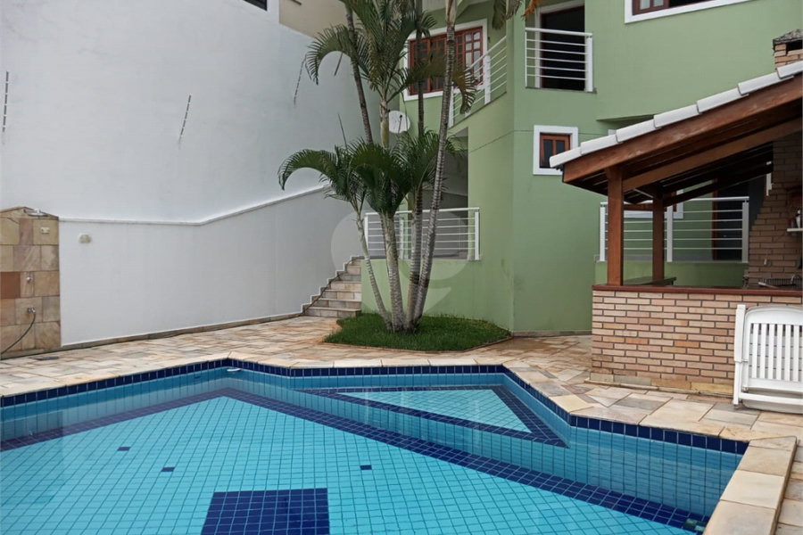 Sobrado à venda com 4 quartos, sendo 3 suítes, em Tremembé, São Paulo, SP