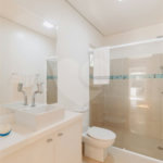 Casa à venda com 5 quartos, sendo 4 suítes, no condomínio Figueira Garden, Atibaia - SP