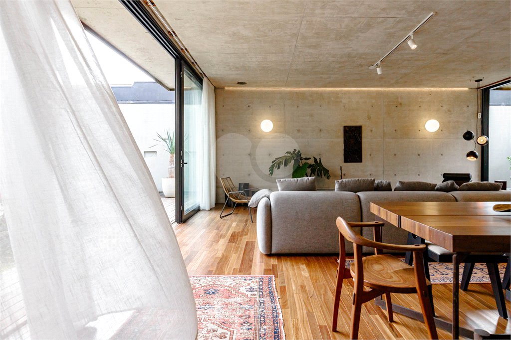 Casa à venda com 6 quartos, sendo 2 suítes,  em Santo Amaro, São Paulo, SP