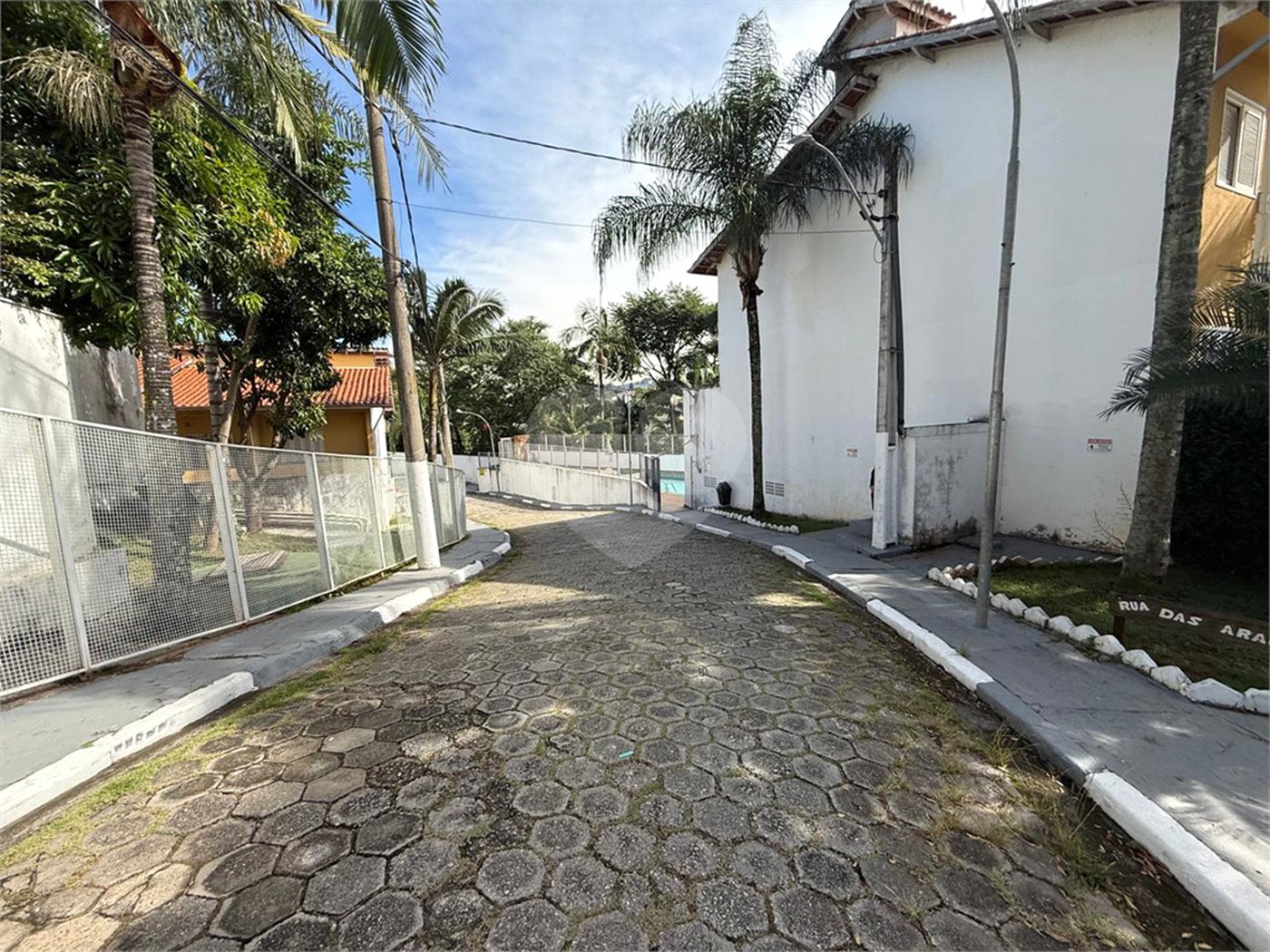 Casa à venda com 2 suítes no condomínio Village Palmas, São Paulo - SP