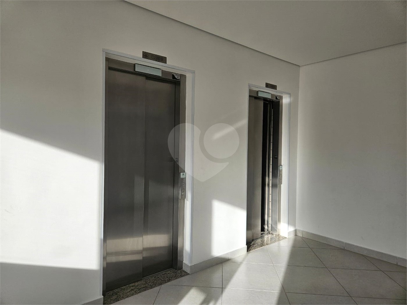 Apartamento à venda com 3 quartos, sendo 1 suíte, no Centro, Poá, SP
