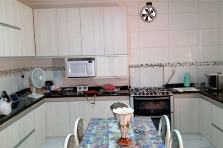 Casa à venda com 4 quartos, sendo 2 suítes,  em Jardim Terezópolis, Guarulhos, SP