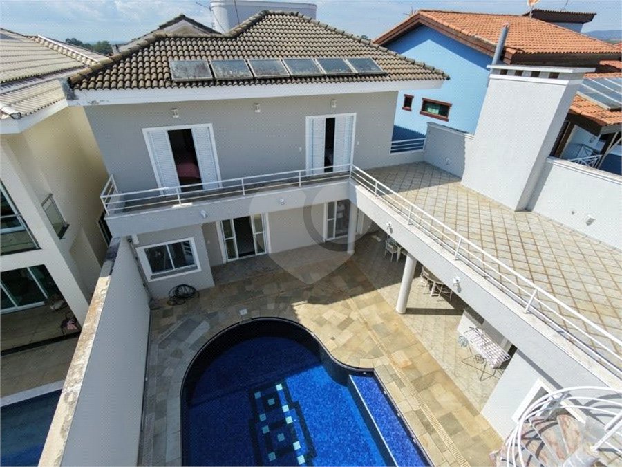 Casa à venda com 5 quartos, sendo 3 suítes, no condomínio Granja Olga III, Sorocaba - SP