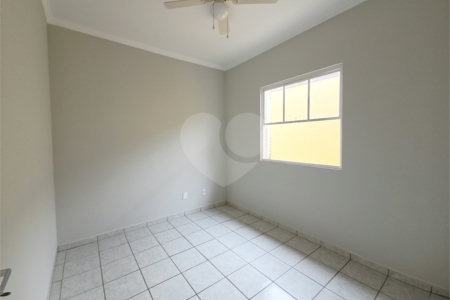 Casa à venda com 3 quartos, sendo 1 suíte, no condomínio Parque das Árvores, Sorocaba - SP
