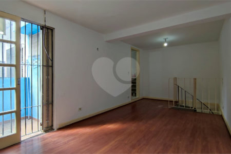 Sobrado à venda com 3 quartos, sendo 1 suíte,  em Chácara Santo Antônio, São Paulo, SP