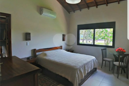 Casa à venda com 3 quartos, sendo 1 suíte, no condomínio Estância Marambaia, Vinhedo - SP