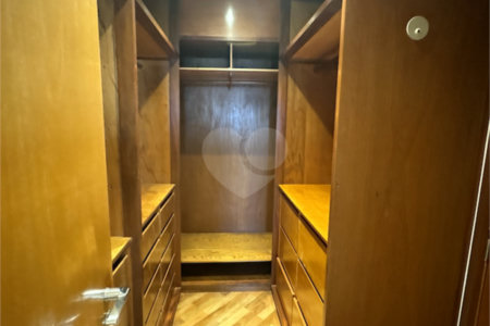 Cobertura à venda ou para alugar com 5 quartos, sendo 4 suítes, em Santo Amaro, São Paulo, SP