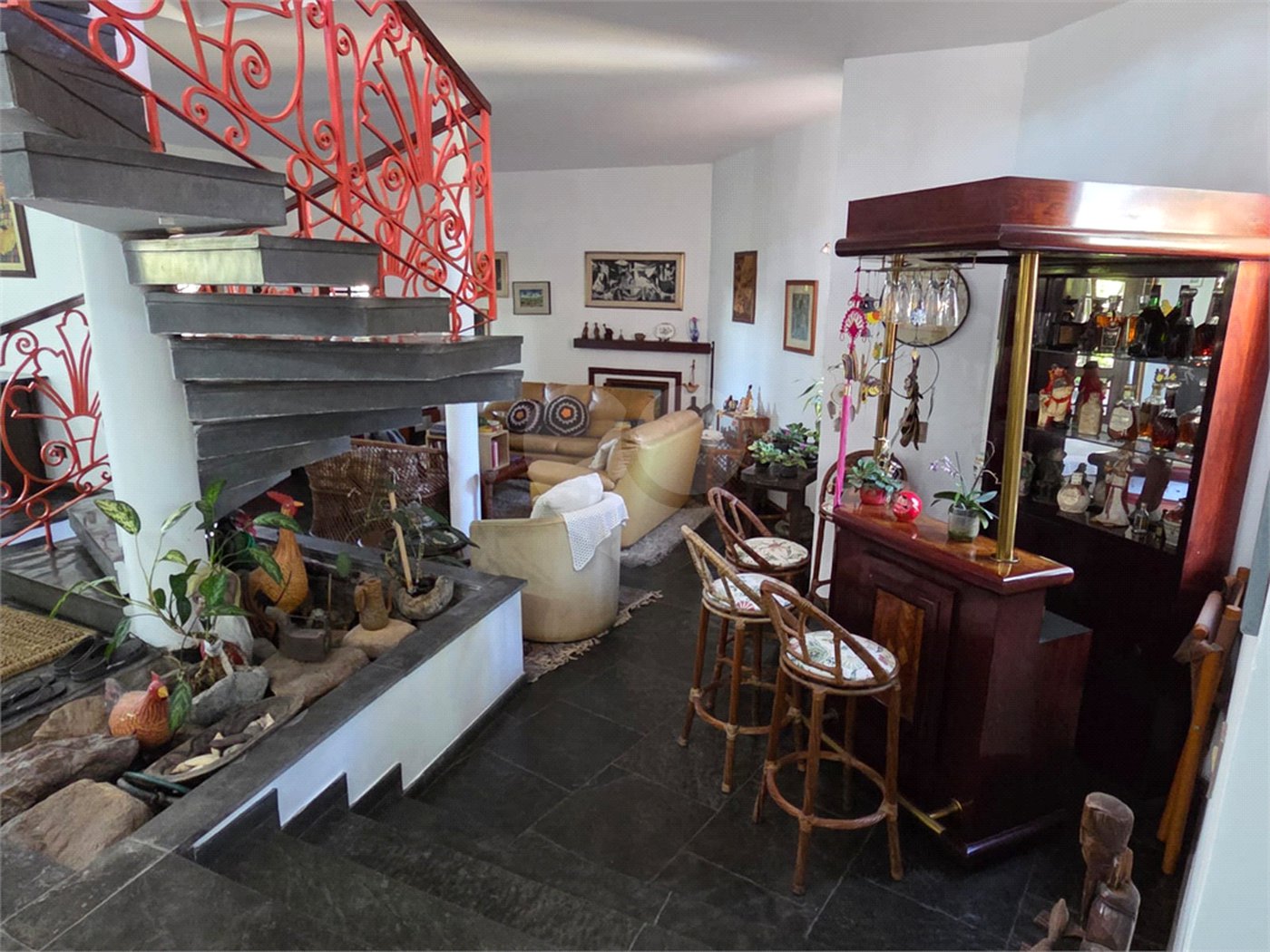 Casa à venda com 4 quartos, sendo 2 suítes, em Cidade São Francisco, São Paulo, SP