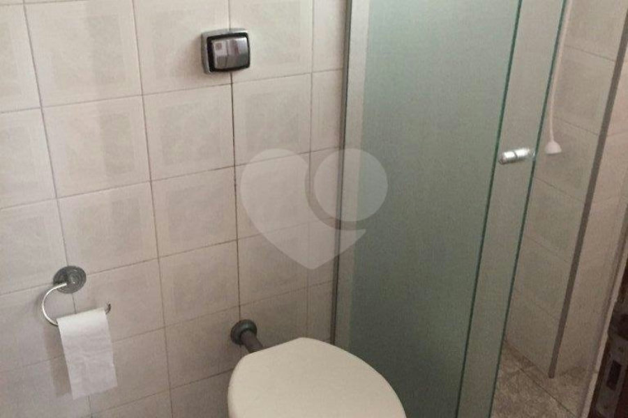 Casa à venda com 4 quartos, sendo 1 suíte, em Jardim das Laranjeiras, São Paulo, SP