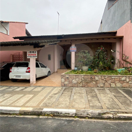 Casa à venda com 3 quartos, sendo 2 suítes, no condomínio Residencial Jardim Altos de Suzano, Suzano - SP
