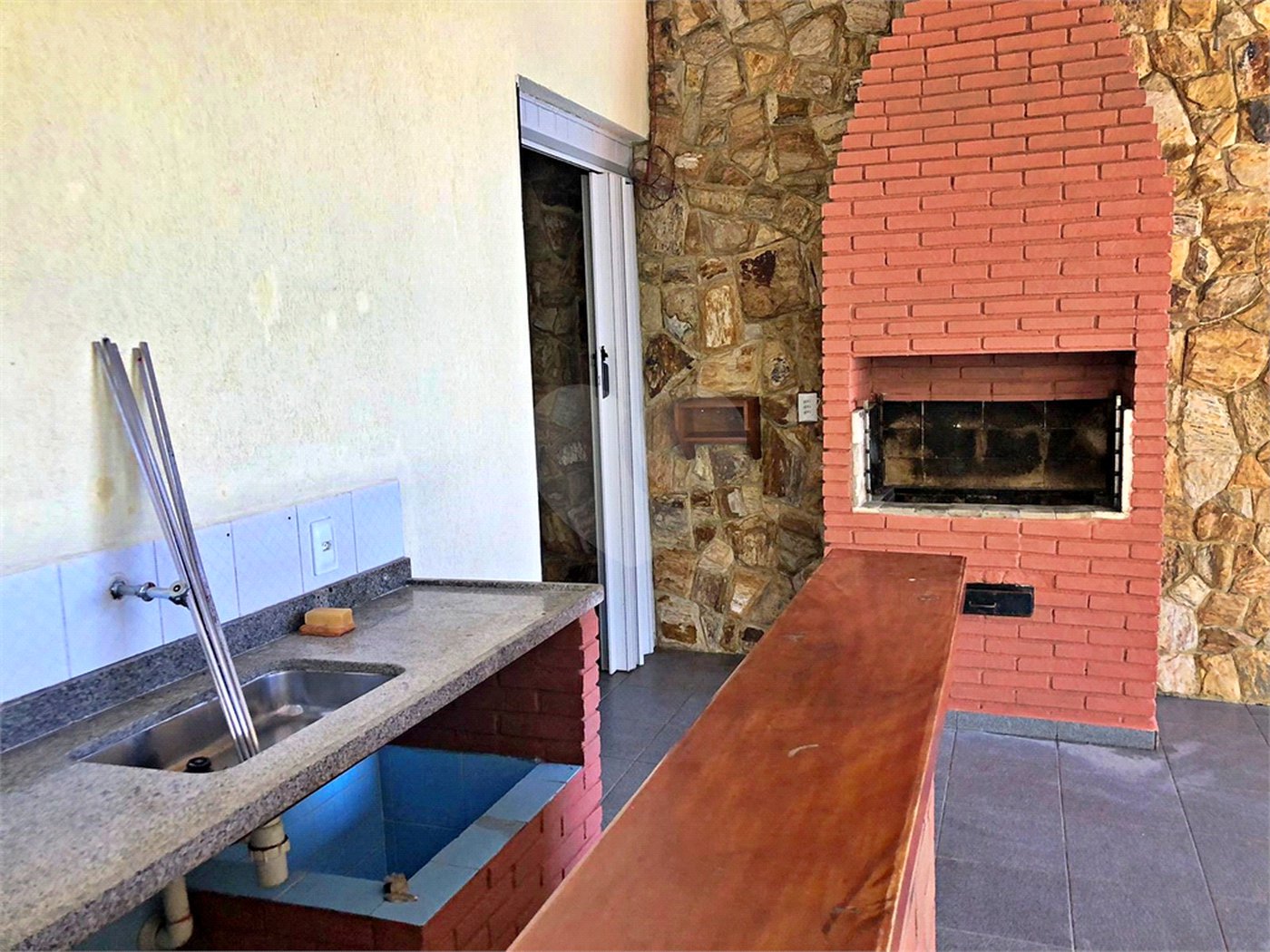 Casa à venda com 4 quartos, sendo 2 suítes, no condomínio Estância Marambaia, Vinhedo - SP