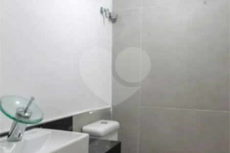 Casa à venda com 4 quartos, sendo 2 suítes, em Vila Gumercindo, São Paulo, SP