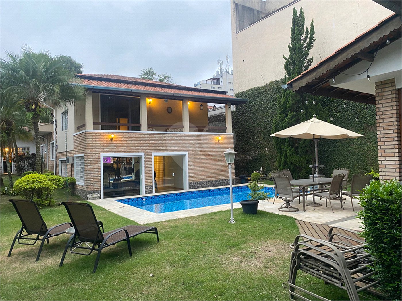 Casa à venda com 4 suítes em Granja Julieta, São Paulo, SP
