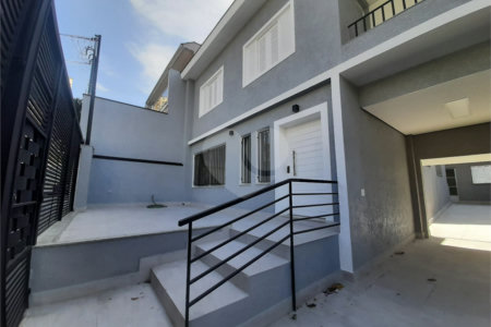 Sobrado à venda com 4 quartos, sendo 3 suítes, em Vila Paulicéia, São Paulo, SP