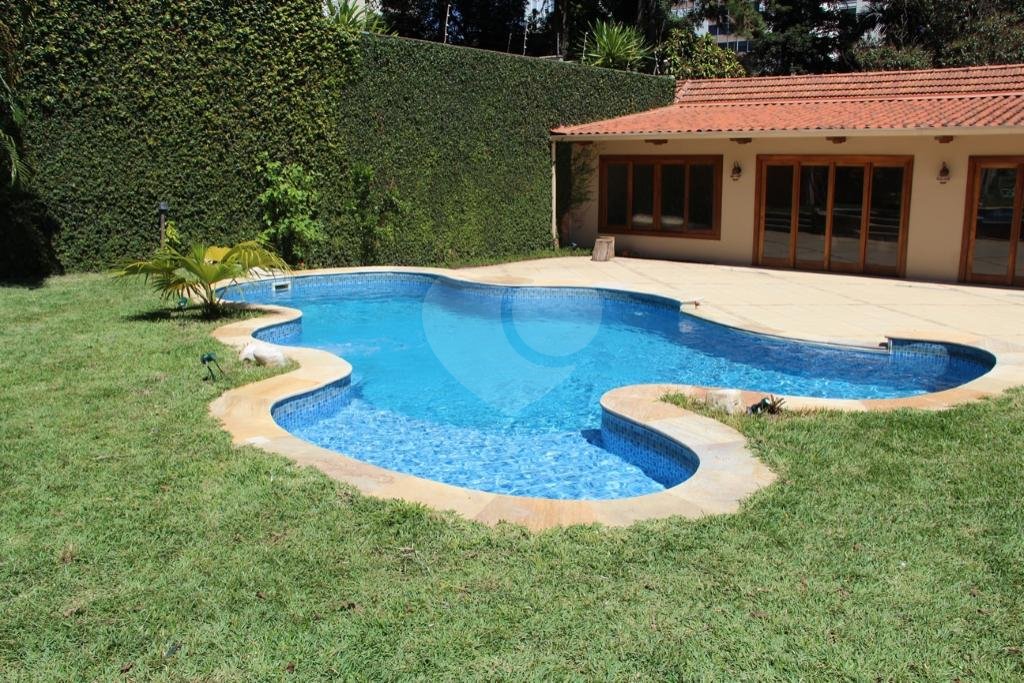 Sobrado à venda ou para alugar com 4 suítes em Alto da Boa Vista, São Paulo, SP