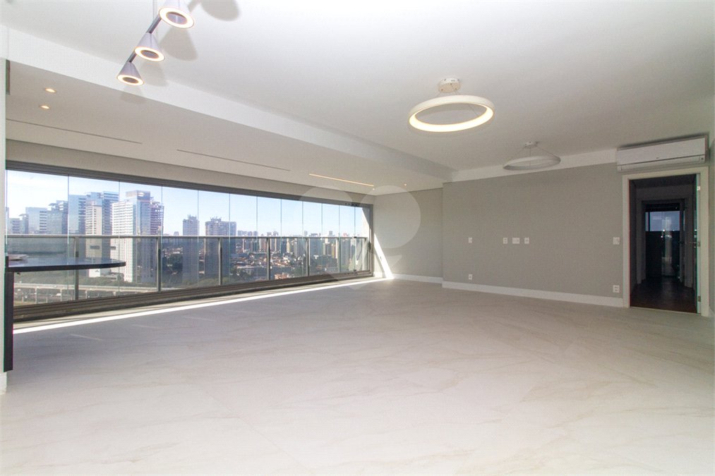 Apartamento à venda ou para alugar com 3 suítes em Jardim Morumbi, São Paulo, SP