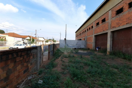 Galpão para venda na Vila Prado.
