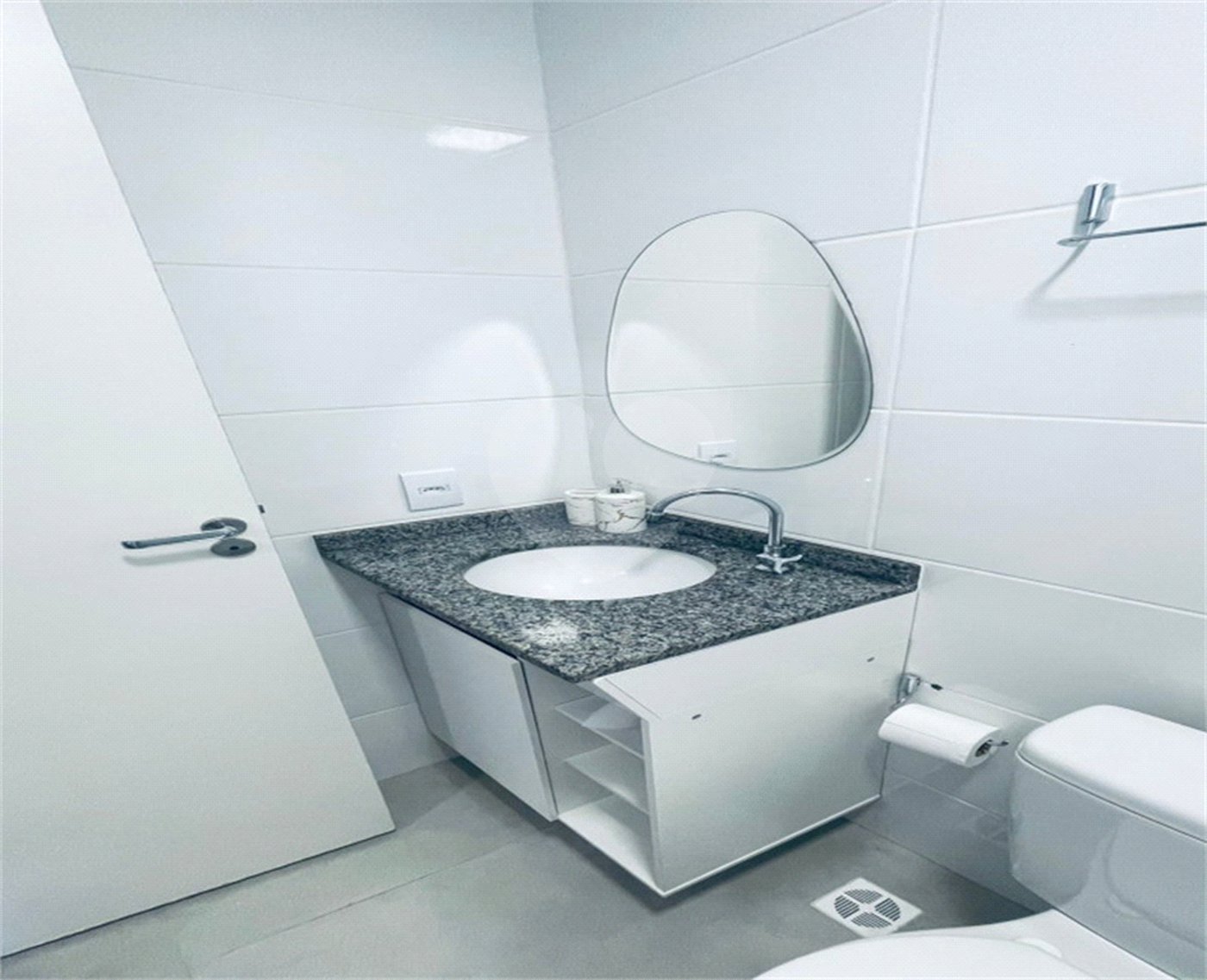 Apartamento à venda com 2 quartos, sendo 1 suíte, no condomínio Parque Dos Girassois, São Carlos - SP