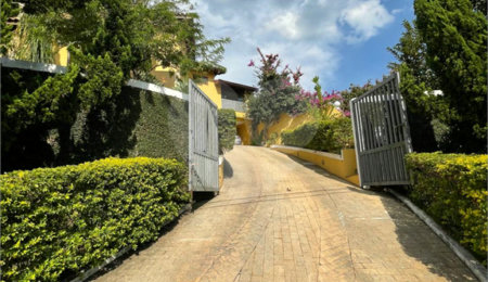 Casa à venda com 9 quartos, sendo 4 suítes, em Condomínio Flamboyant-b, Atibaia, SP