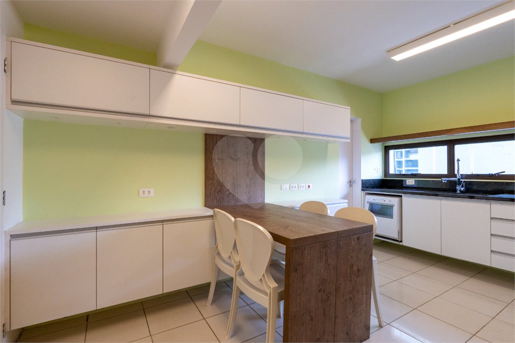 Apartamento à venda com 3 suítes em Vila Nova Conceição, São Paulo, SP