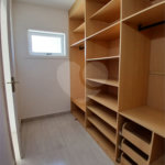 Casa à venda com 4 quartos, sendo 2 suítes, no condomínio Flamboyant, Atibaia - SP