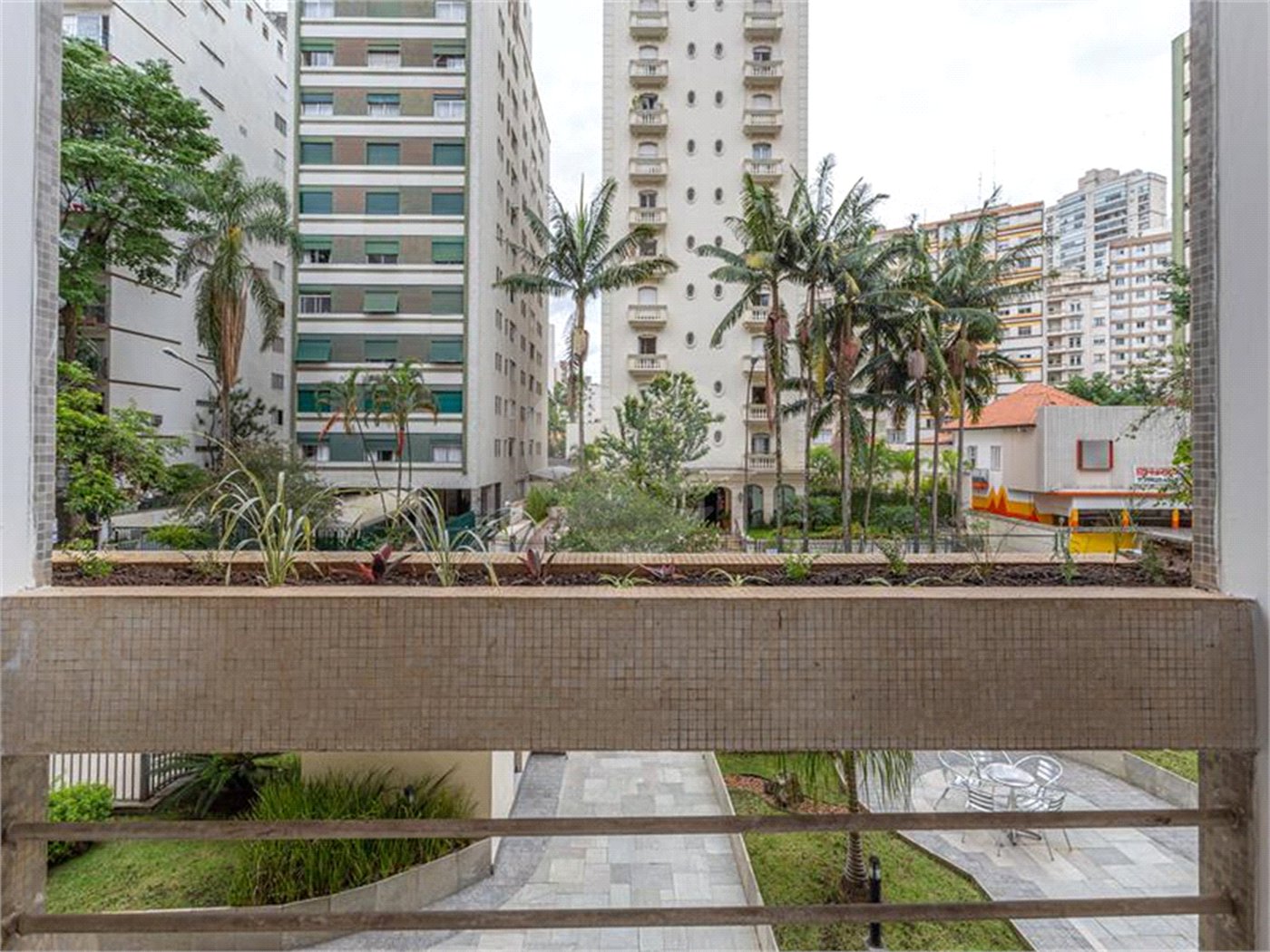 Reformado! TodoMobiliado ! Ar cond. ! 145 m2 úteis! Av Paulista á 2 quadras! Tudo perto!