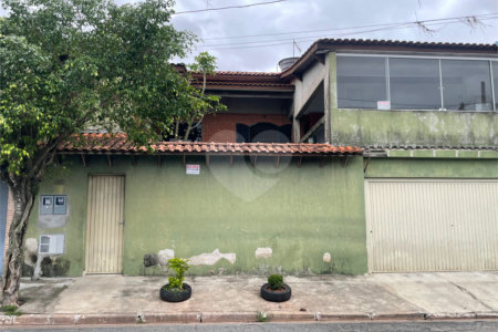 Casa com 68m², 3 dormitórios, 2 vagas, à venda em Jardim Vista Alegre.