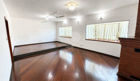 Sobrado à venda com 4 quartos, sendo 2 suítes,  em Vila Pires, Santo André, SP