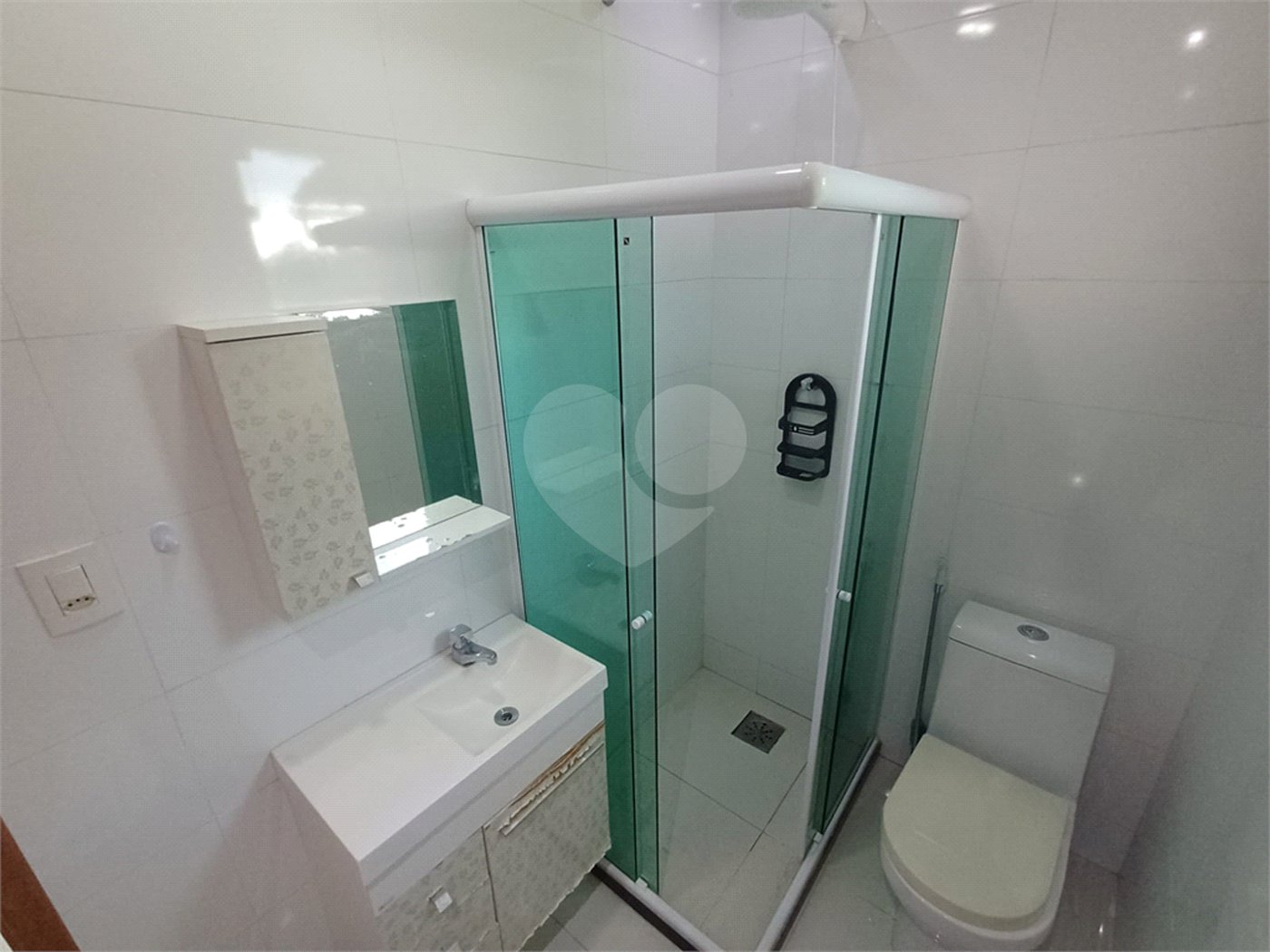 Casa à venda com 3 quartos, sendo 2 suítes, no condomínio Village da Posse, Rio de Janeiro - RJ