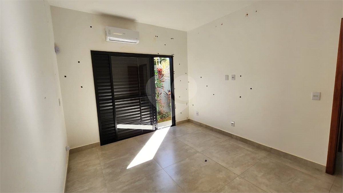 Casa para alugar com 3 quartos, sendo 1 suíte, no condomínio Chácaras Brasil, Atibaia - SP