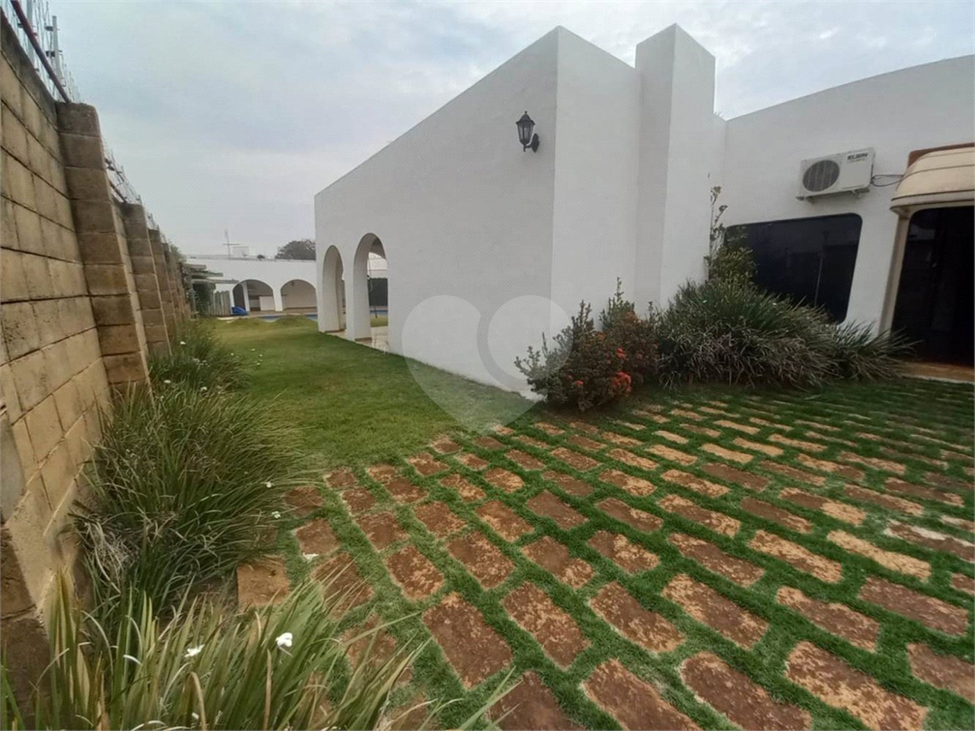 Casa térrea no Condomínio Faber I.