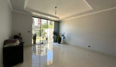 Sobrado à venda com 4 quartos, sendo 2 suítes,  em Vila Ipojuca, São Paulo, SP