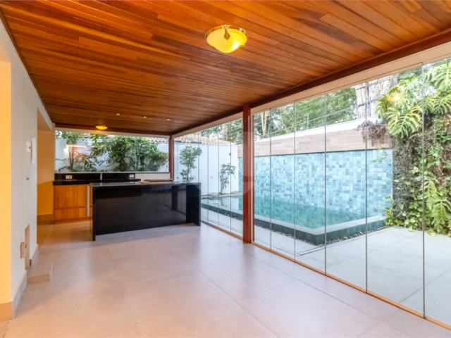 Casa à venda com 4 quartos, sendo 3 suítes,  no condomínio Village Place, São Paulo - SP