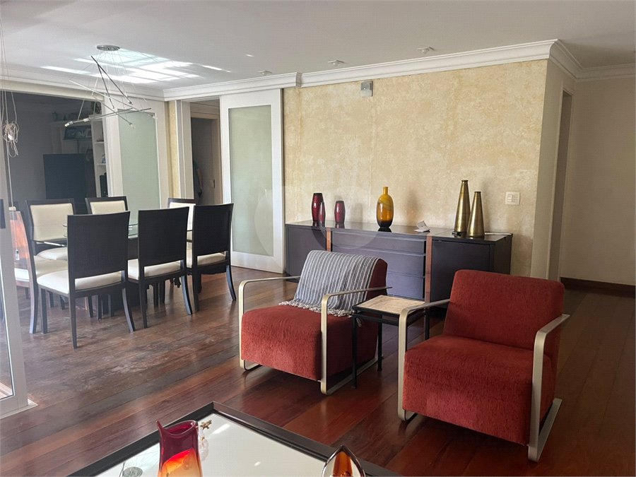 Apartamento à venda com 3 suítes em Real Parque, São Paulo, SP