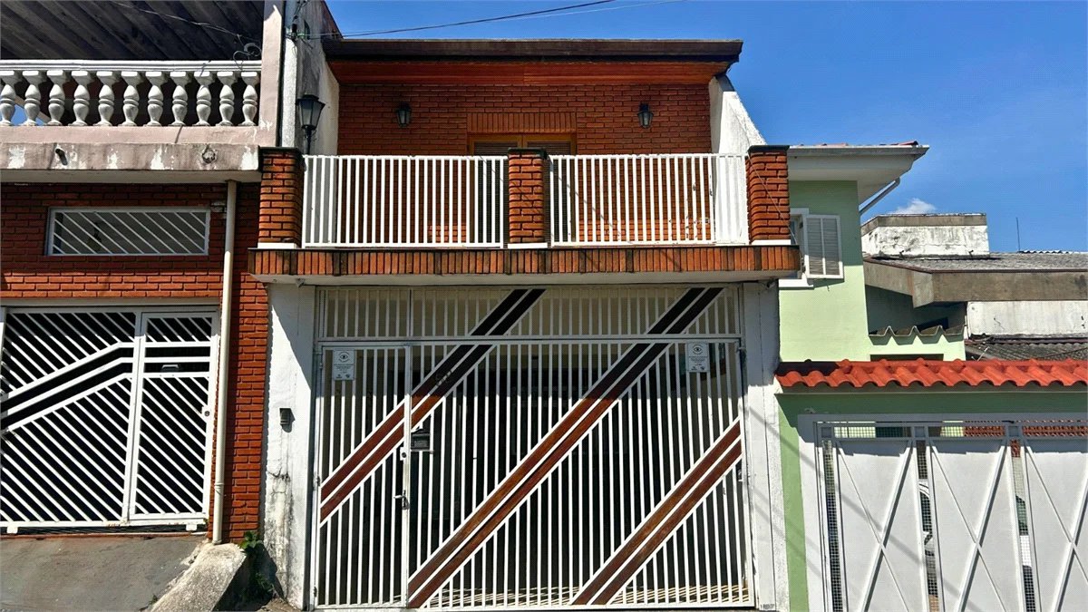 Sobrado à venda com 3 quartos, sendo 2 suítes, em Cidade São Francisco, São Paulo, SP