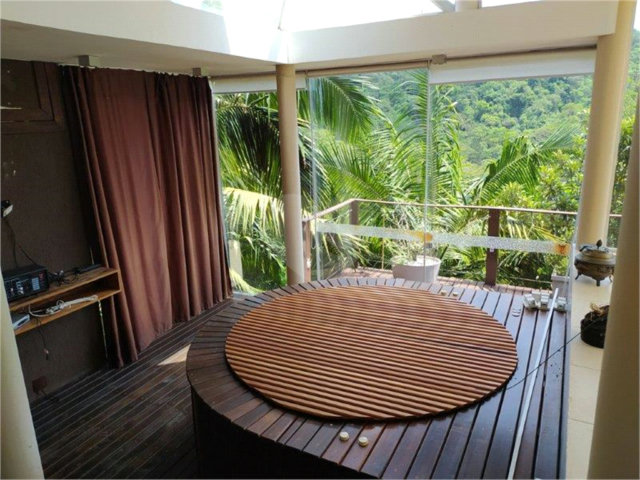 Casa à venda com 4 suítes no condomínio Parque Imperial, Mairiporã - SP