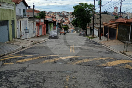 Sobrado à venda com 2 suítes em Parque Oratório, Santo André, SP