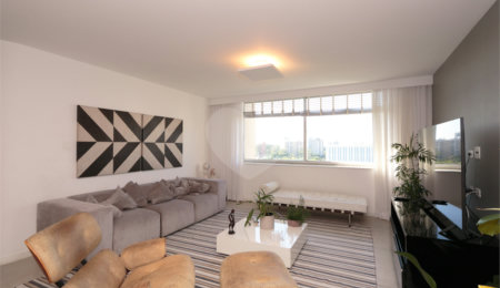 Apartamento à venda com 4 quartos, sendo 1 suíte,  em Alto da Boa Vista, São Paulo, SP