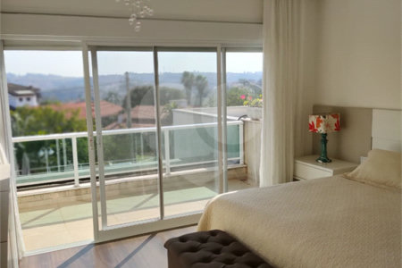 Casa à venda com 3 suítes no condomínio Estância Marambaia, Vinhedo - SP