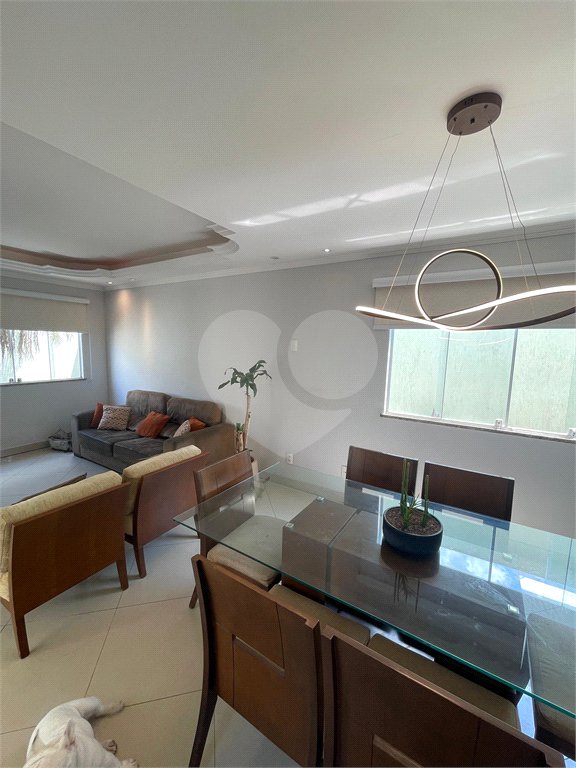 Casa à venda com 5 quartos, sendo 1 suíte, no condomínio Residencial Green Ville, Rio de Janeiro - RJ