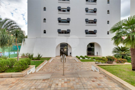 Apartamento à venda com 3 suítes em Real Parque, São Paulo, SP
