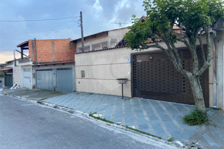Casa à venda com 3 quartos, sendo 2 suítes, em Jardim Medina, Poá, SP