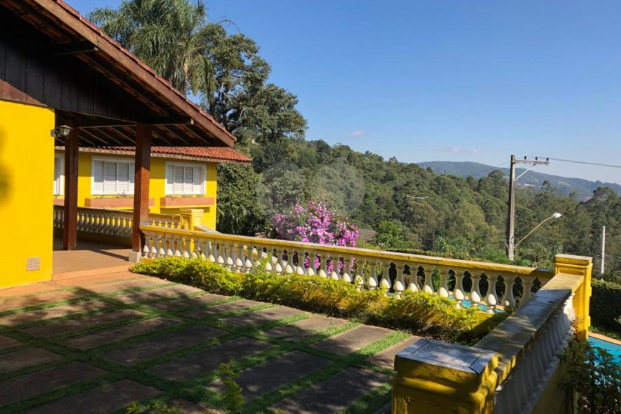 Casa Térrea à venda com 4 quartos, sendo 2 suítes, em Roseira, Mairiporã, SP