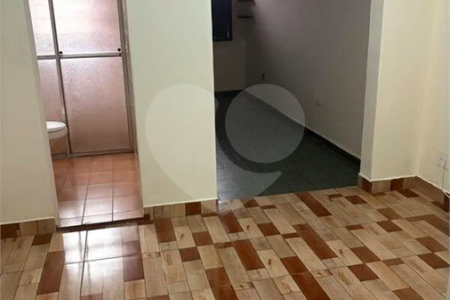 São Paulo - Capital - Bairro Santa Cruz - R4 495.000,00 - Aceita permuta por imóvel na cidade de Indaiatuba- Sp - Sobrado em rua residencial sem saída e com praça particular. O imóvel possui 2 quartos — 1 suíte com dois ambientes e acesso a hall externo. Sala ampla, cozinha com dois ambientes