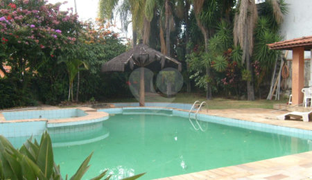 Casa à venda ou para alugar com 4 quartos, sendo 2 suítes,  no Centro, Vinhedo, SP