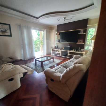 Sobrado à venda com 3 quartos, sendo 2 suítes, em Aruã, Mogi das Cruzes, SP